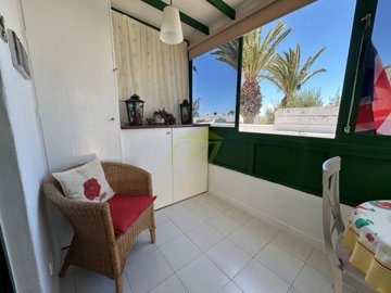 Top floor 1 bedroom apartment with a communual swimming pool