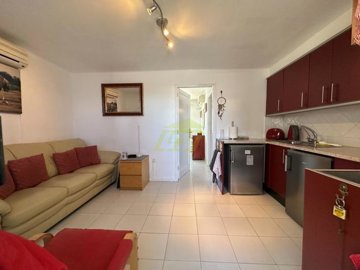 Top floor 1 bedroom apartment with a communual swimming pool