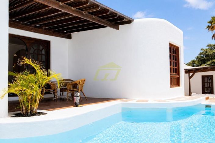 Image No.2-4 Bed Villa for sale