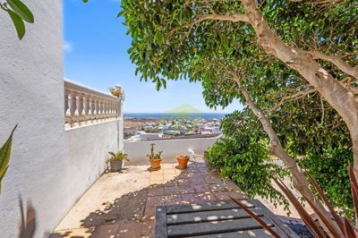 Charming traditional detached villa with panoramic sea views