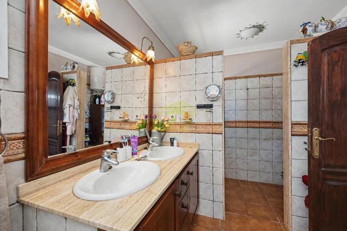 Image No.10-3 Bed Villa for sale