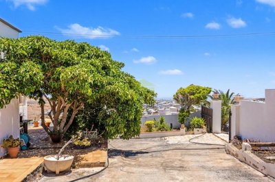 Charming traditional detached villa with panoramic sea views