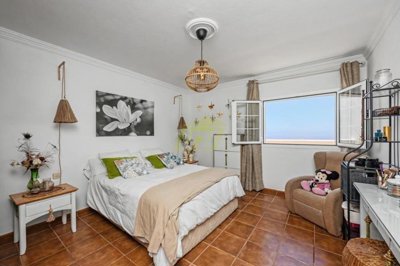 Charming traditional detached villa with panoramic sea views
