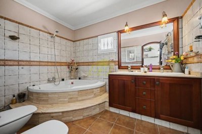 Charming traditional detached villa with panoramic sea views