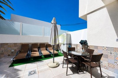 Stunning villa close to the beach with double garage, roof terrace and private pool