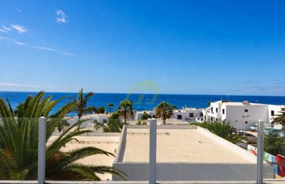 Stunning villa close to the beach with double garage, roof terrace and private pool