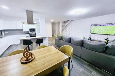 Stunning villa close to the beach with double garage, roof terrace and private pool