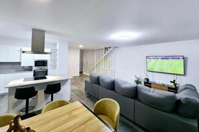 Stunning villa close to the beach with double garage, roof terrace and private pool
