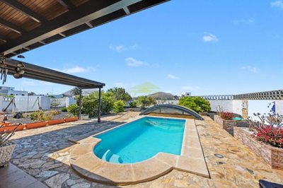 Spacious villa with pool and flexible dual-living accommodation