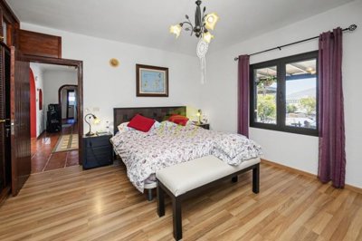 Spacious villa with pool and flexible dual-living accommodation