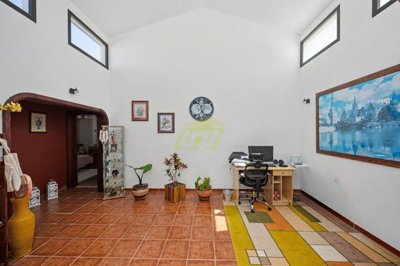 Spacious villa with pool and flexible dual-living accommodation