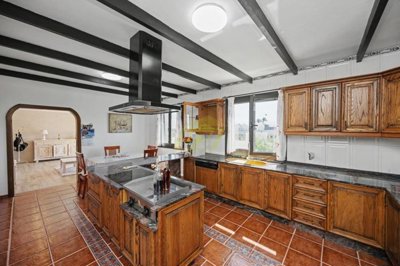 Spacious villa with pool and flexible dual-living accommodation