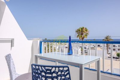 Fully renovated apartment close to the beach with swimming pool