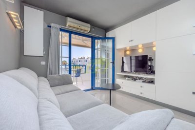 Fully renovated apartment close to the beach with swimming pool