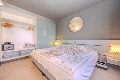 Fully renovated apartment close to the beach with swimming pool