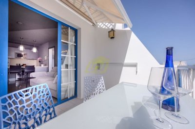 Fully renovated apartment close to the beach with swimming pool