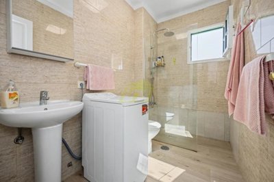 Fully renovated apartment with communal pool in great location