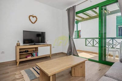 Fully renovated apartment with communal pool in great location