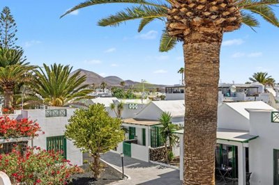 Fully renovated apartment with communal pool in great location