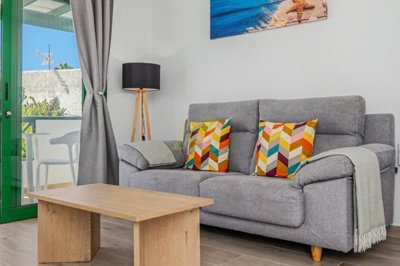 Fully renovated apartment with communal pool in great location