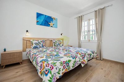 Fully renovated apartment with communal pool in great location