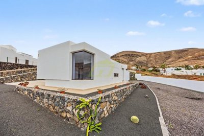 Contemporary Design in the Heart of Lanzarote's Countryside