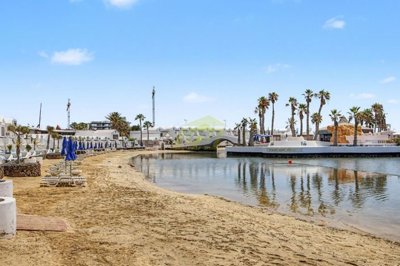 2 bedroom, 3 bathroom duplex with sea views and access to communal swimming pools and restaurants