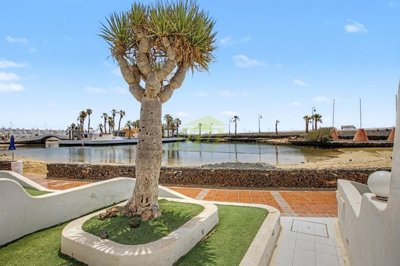 2 bedroom, 3 bathroom duplex with sea views and access to communal swimming pools and restaurants
