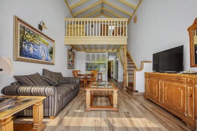 2 bedroom, 3 bathroom duplex with sea views and access to communal swimming pools and restaurants