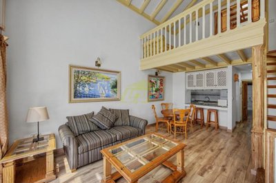 2 bedroom, 3 bathroom duplex with sea views and access to communal swimming pools and restaurants