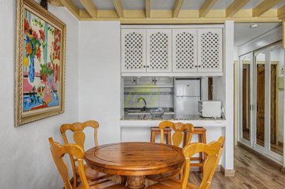 2 bedroom, 3 bathroom duplex with sea views and access to communal swimming pools and restaurants
