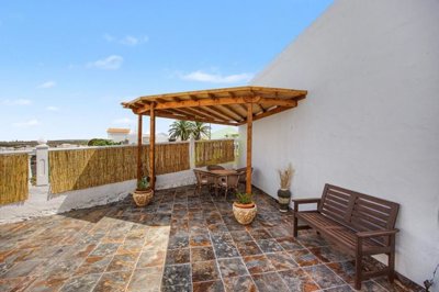 Fully renovated 3 bedroom, 2 bathroom bungalow with panoramic views