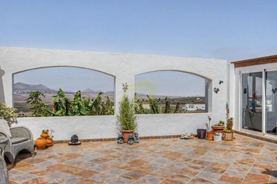 Fully renovated 3 bedroom, 2 bathroom bungalow with panoramic views