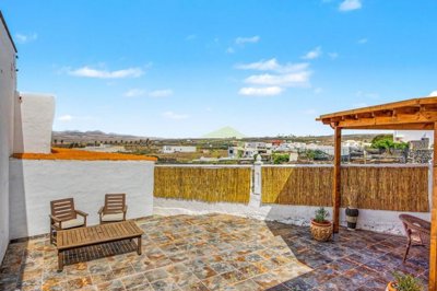 Fully renovated 3 bedroom, 2 bathroom bungalow with panoramic views