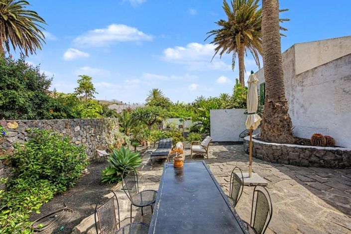 Image No.2-6 Bed Villa for sale