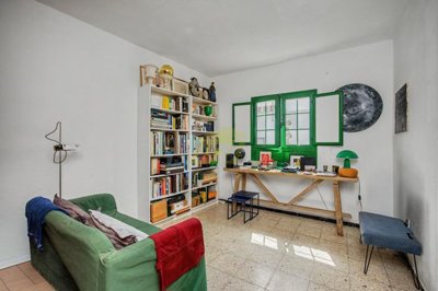 6 bedroom 5 bedroom Canarian home in charming town of
