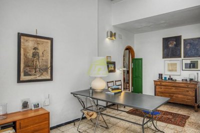 6 bedroom 5 bedroom Canarian home in charming town of