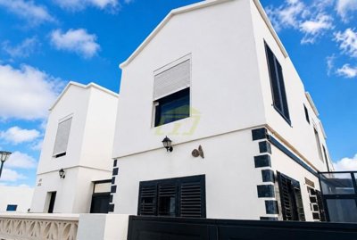 3 bedroom, 2 bathroom triplex just steps away from the beach in Orzola