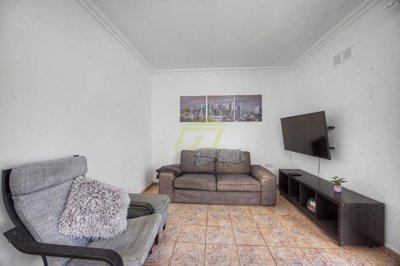 Bright two-bedroom apartment with large south-facing terrace near the beach