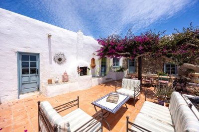 Traditional Canarian Property with Guest Apartments and Panoramic Sea Views