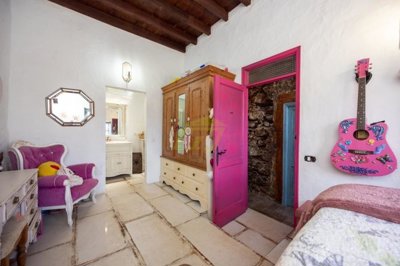 Traditional Canarian Property with Guest Apartments and Panoramic Sea Views