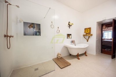 Traditional Canarian Property with Guest Apartments and Panoramic Sea Views