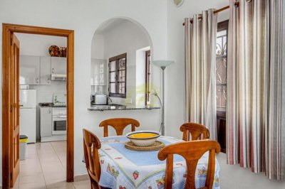 3 bedroom, 2 bathroom bungalow with heated pool and private parking