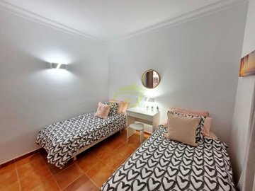 Spacious Family Villa with Heated Pool and Large Private Driveway