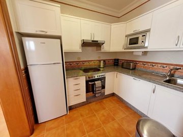 Spacious Family Villa with Heated Pool and Large Private Driveway