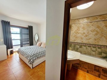 Spacious Family Villa with Heated Pool and Large Private Driveway