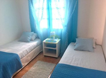 Property in prime area with 3 bedrooms and sea views