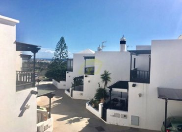 Property in prime area with 3 bedrooms and sea views