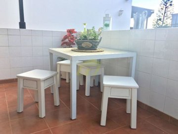 Property in prime area with 3 bedrooms and sea views
