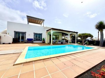 Exceptional Roof Terrace with Panoramic Sea Views